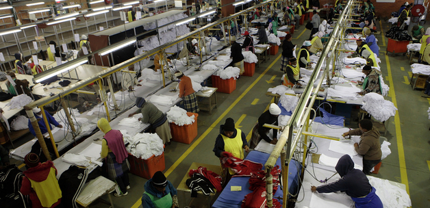 John Hogg / World Bank Photo Collection / Lesotho - Maseru Shining Centuary Textiles 