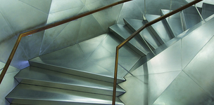 The asymmetry between economic and social effects