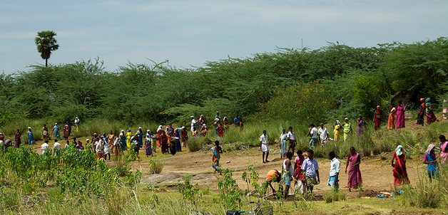McKay Savage / Rural villages digging out a silted-up water tank as part of the Rural National Employment Guarantee Act (NREGA), India. 