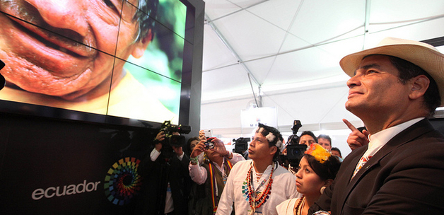 Eduardo Santillán Trujillo/Presidencia de la República del Ecuador / Ecuadorian president Rafael Correa visited the stand of the Yasuní-ITT initiative at the Rio+20 summit, 20 June 2012.