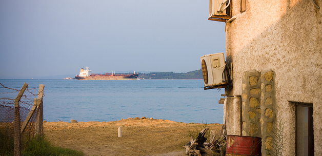 Shipping on Bosphorous /  Lassi Kurkijärvi via Flickr