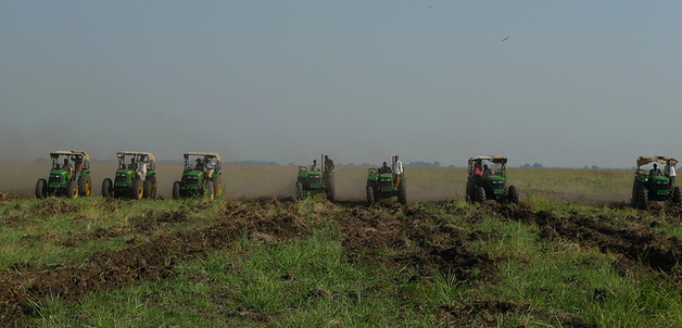 Course de tracteurs / Planète à vendre via flickr