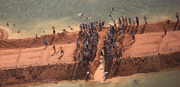 Freeing the River. Belo Monte Dam project / Atossa Soltani/Amazon Watch/Spectral Q via International Rivers on flickr