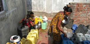 Complex webs of water distribution in urban India 