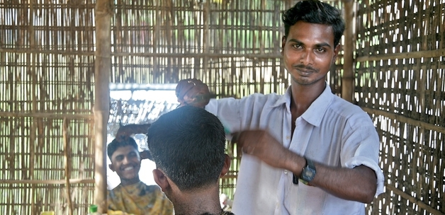 Michael Foley / barber in Jamalpur, Bangladesh