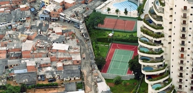 São Paulo, Brazil. The neighbourhood on the left is called 'Paradise City', the city's second biggest slum, with approximately 60,000 people. It is situated next to a neighbourhood called Morumbi, well known for its private hospital and shopping malls.