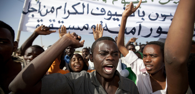 Zalingei, West Darfur, Sudan, 2010. Students protest at the University of &nbsp;Zalingei as a peace negotiation team, headed by Ahmed bin Abdullah al Mahmoud, Qatari Minister of State for Foreign Affairs, and Djibril Bassolé, Joint African Union-United Nations Chief Mediator for Darfur, meet with civil society leaders inside the university. UN Photo/Albert Gonzalez Farran.