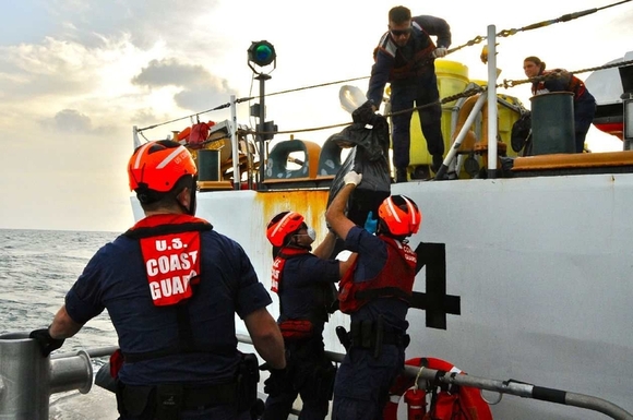 Coast Guard News - Cocaine transfer Miami Beach